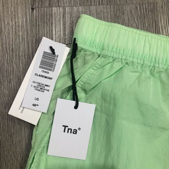 TNA Aritzia Claremont Shorts Size Large NWT - Picture 3 of 11